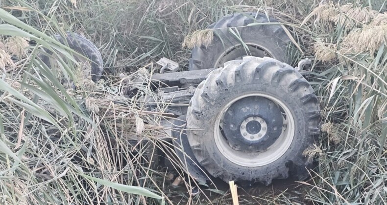 Devrilen traktörün altında kalan sürücü hayatını kaybetti
