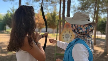 Akdeniz Belediyesinden anneler ve kızlarına kamp sürprizi