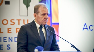 Başkan Seçer: “Kadınların önündeki engeller kalktığında kentlerin de ufku genişler”