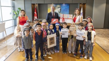 Öğrenciler, cumhuriyet coşkusunu Başkan Seçer’le paylaştı