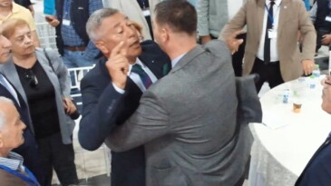 İYİ Parti kongresinde gergin anlar, kürsüyü bile devirdiler