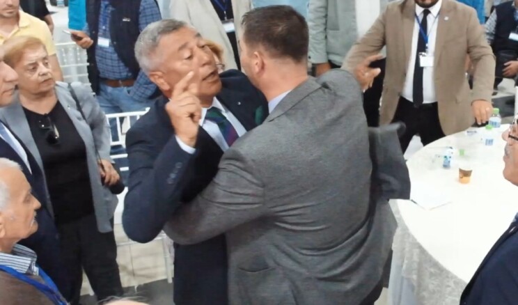 İYİ Parti kongresinde gergin anlar, kürsüyü bile devirdiler