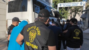 Mersin’de fuhuş operasyonu: 2 tutuklama, 1 kişi sınır dışı edildi