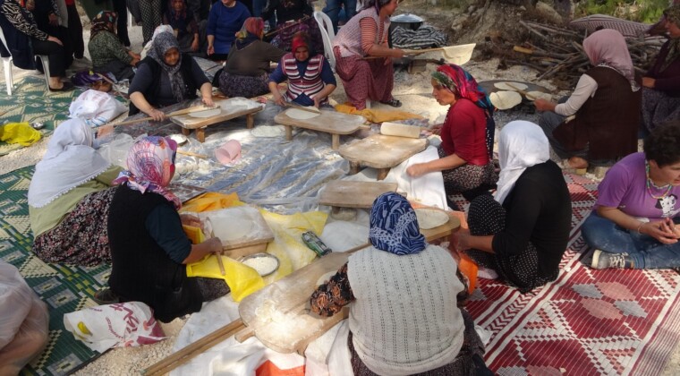 Yörük köyünde imece usulü yöresel yemeklerle gastronomi şenliği