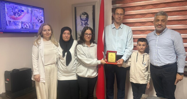 Genç kız sağlığına kavuştu, annesi hastaneye bağış yaptı