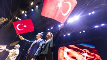 Selda Bağcan, ‘Mersin Gençlik Festivali’ kapsamında sahne aldı