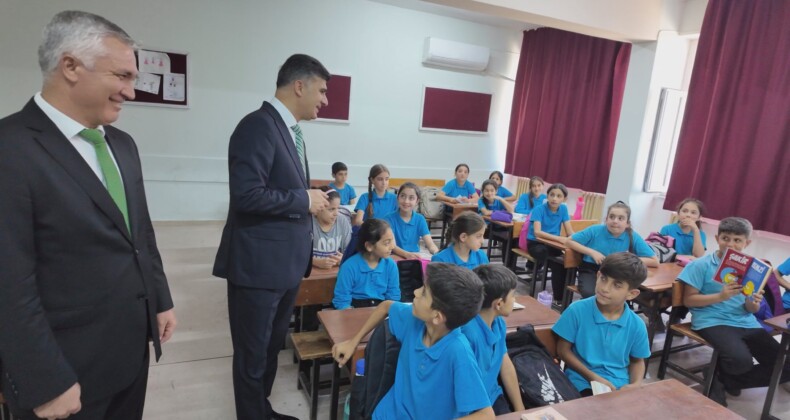 Başkan Vekili Şener’den öğrencilere kitap müjdesi