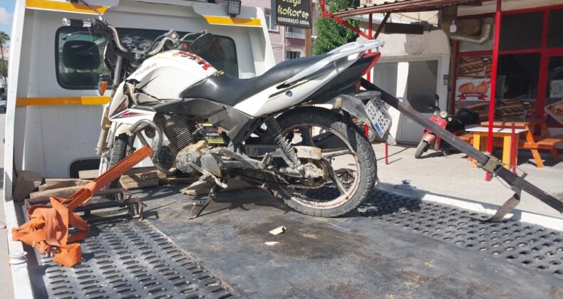 Otomobil ile çarpışan motosikletin sürücüsü yaralandı