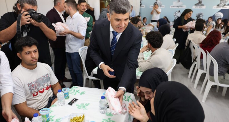Mersin’de sınava hazırlanan öğrencilere döner sürprizi