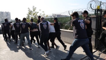 Deste deste para çıktı: Loca bileti satarak dolandırıcılık yapan 16 şüpheli yakalandı