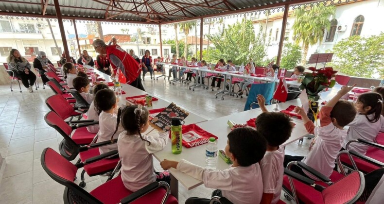 Anamur’da miniklerden ‘Kızılay Haftası’ etkinliği