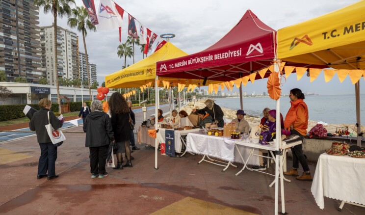 Mersin’de kadınlara yönelik şiddete karşı farkındalık etkinlikleri düzenlendi