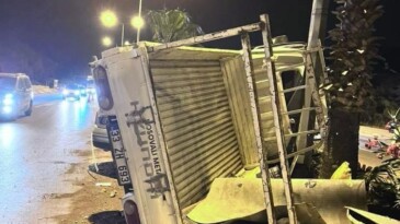 Kamyonet ile otomobil çarpıştı: 4 yaralı