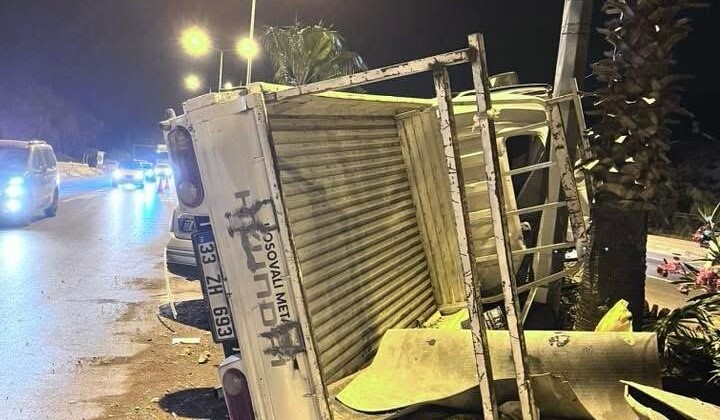 Kamyonet ile otomobil çarpıştı: 4 yaralı