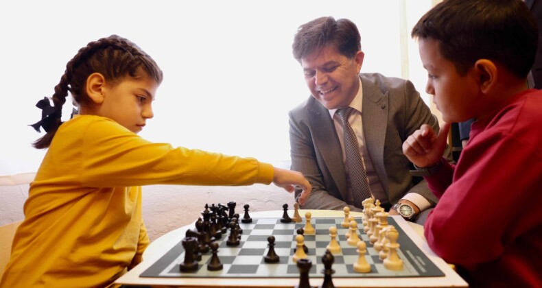 Mersin’de ‘Veliler Arası Kitap Okuma Yarışması’nın ödülleri sahiplerini buldu