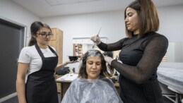 Mersin’de MERCEK’in saç renklendirme kursu yoğun ilgi görüyor