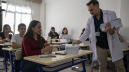 Mersin’de 5 bin öğrenciye ücretsiz kaynak kitap dağıtıldı