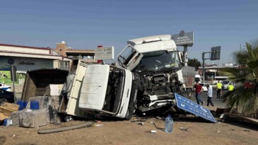 Mersin’de tırlar zincirleme kaza yaptı: 2 yaralı
