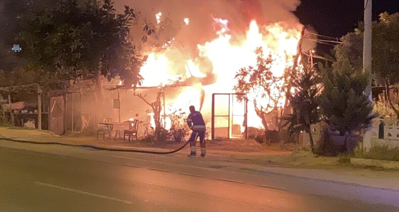 Hobi bahçesindeki baraka alev alev yandı