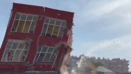 Mersin’de 2 katlı bina titreşimle yıkıldı