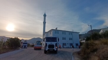 Anamur’da cami çevresi ve 11 kilometrelik yol yenilendi