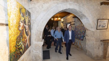 Başkan Seçer, Tarsus’taki festivalde ‘Gastronomi Show’a katıldı