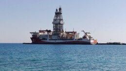 Türkiye’nin 228 metrelik denizdeki yeni gücü: Türkiye’nin rengine boyandı