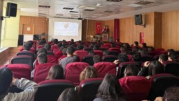 Mersin’de jandarmadan öğrencilere siber farkındalık semineri