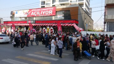 Saatlerce kuyruk beklediler, kimi istediğini aldı kimi alamadı