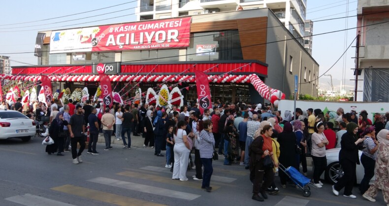 Saatlerce kuyruk beklediler, kimi istediğini aldı kimi alamadı