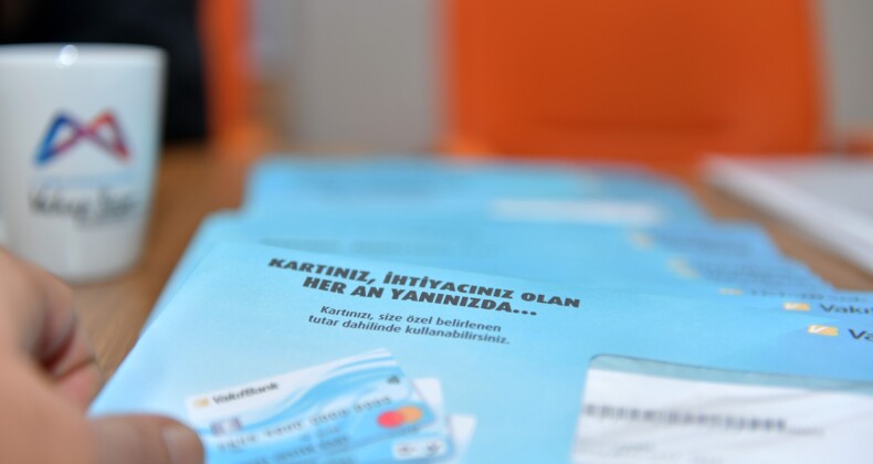 Mersin’de öğrenim yardımlarının ilk taksiti hesaplara yatırıldı