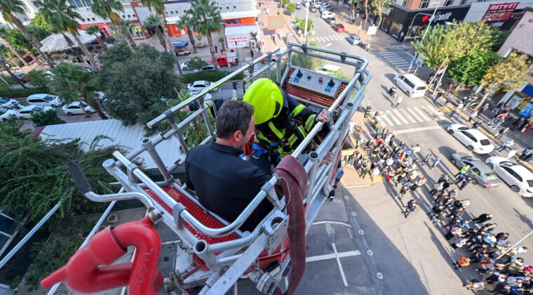 Mersin’de iş merkezinde yangın ve kurtarma tatbikatı yapıldı