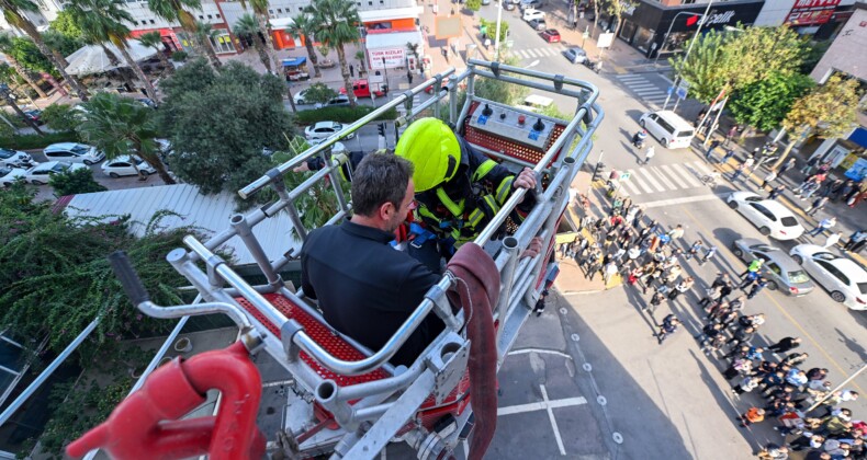 Mersin’de iş merkezinde yangın ve kurtarma tatbikatı yapıldı