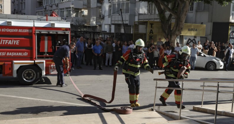 Mersin Büyükşehir Belediyesi binasında yangın tatbikatı gerçekleştirildi