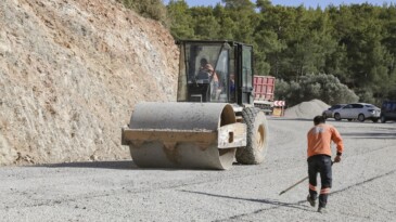 Gülnar’da 5 mahalleyi birbirine bağlayan yol yenilendi