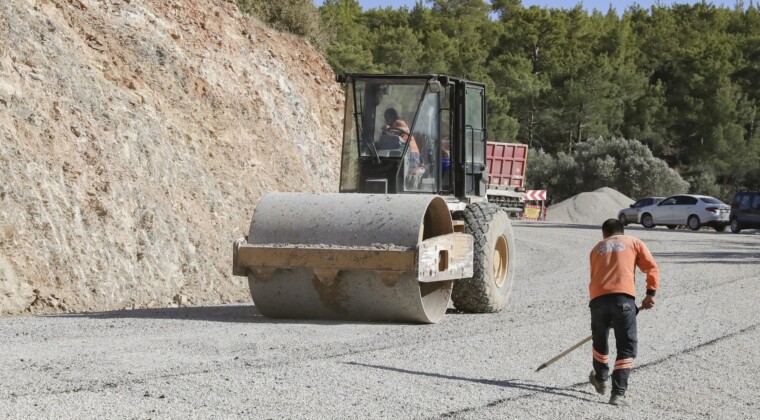 Gülnar’da 5 mahalleyi birbirine bağlayan yol yenilendi