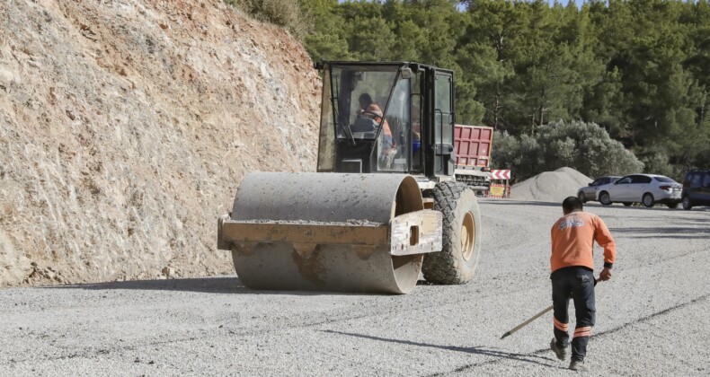 Gülnar’da 5 mahalleyi birbirine bağlayan yol yenilendi