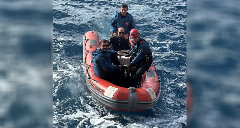 Mersin’de sarp kayalıklarda mahsur kalan keçi nefes kesen operasyonla kurtarıldı