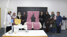 ÖZEL BİREY ANNELERİ BÜYÜKŞEHİR İLE HEM SOSYALLEŞİYOR HEM EL İŞİ ÖĞRENİYOR