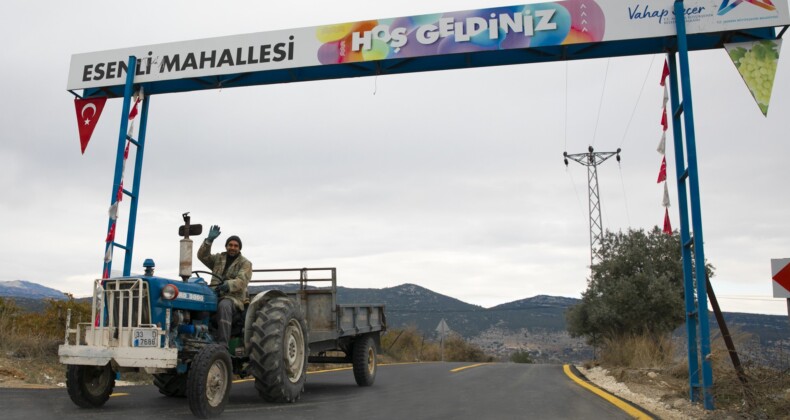 Mersin’de Esenli-Hebilli bağlantı yolu yenilenerek hizmete açıldı