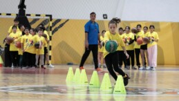 Ücretsiz Basketbol Kursları çocuklara hem spor hem gelecek sunuyor