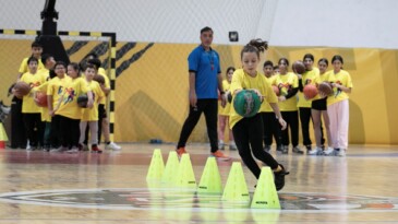 Ücretsiz Basketbol Kursları çocuklara hem spor hem gelecek sunuyor