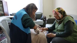 AKDENİZ BELEDİYESİ’NDEN 2025’TE 500 HANEYE “EVDE TEMİZLİK VE KİŞİSEL BAKIM” DESTEĞİ