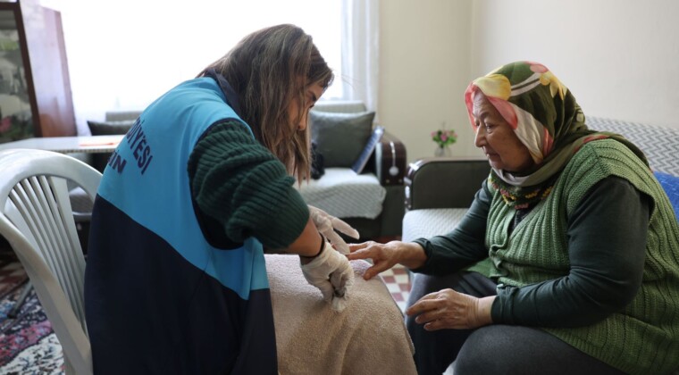 AKDENİZ BELEDİYESİ’NDEN 2025’TE 500 HANEYE “EVDE TEMİZLİK VE KİŞİSEL BAKIM” DESTEĞİ