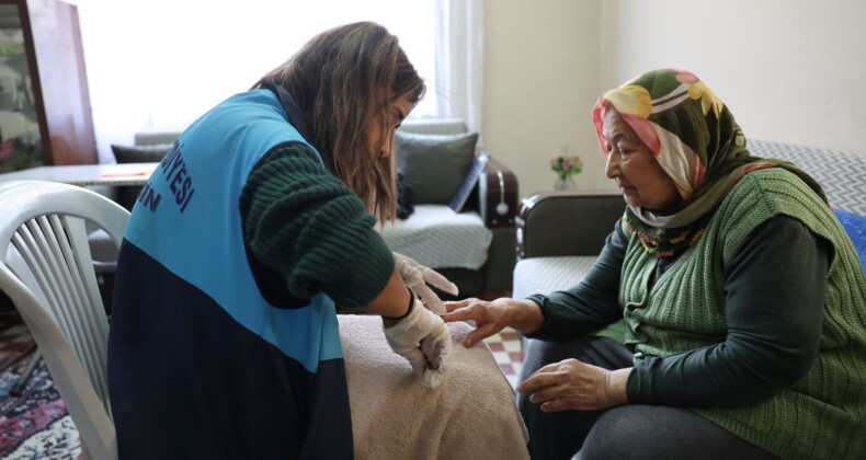 AKDENİZ BELEDİYESİ’NDEN 2025’TE 500 HANEYE “EVDE TEMİZLİK VE KİŞİSEL BAKIM” DESTEĞİ