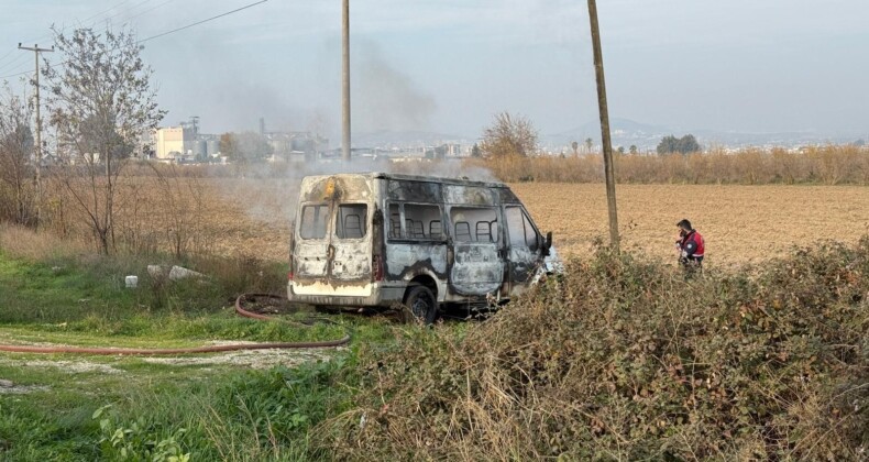 Mersin’de minibüs yangını