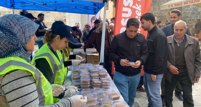 Tarsus’ta şehitler için helva ikramı