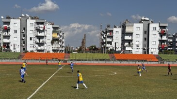 3 OCAK KURUMLARARASI FUTBOL TURNUVASI’NDA YARI FİNAL HEYECANI