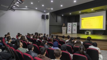 Tarsus Üniversitesi öğrencileri Mercan Bilim Merkezi’nde bilimle buluştu