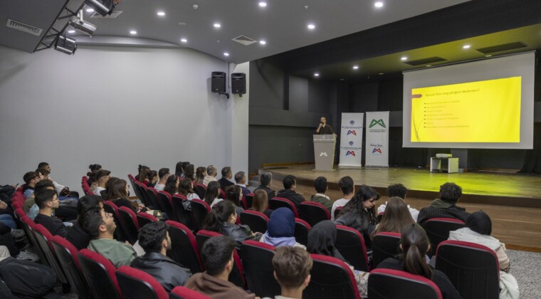 Tarsus Üniversitesi öğrencileri Mercan Bilim Merkezi’nde bilimle buluştu